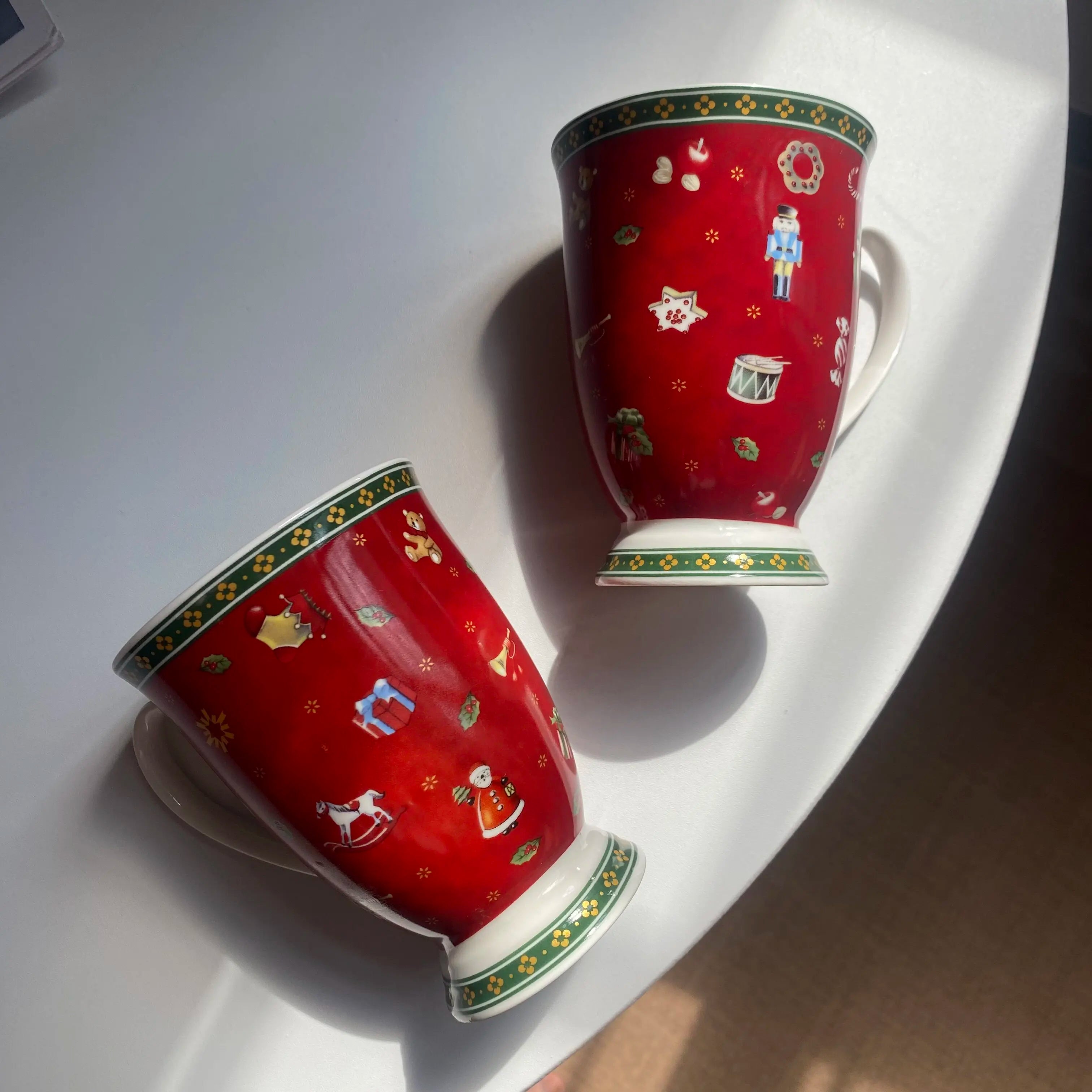 Christmas theme ceramic tall water red gift pattern mug high value cup teacup Christmas atmosphere, very beautiful