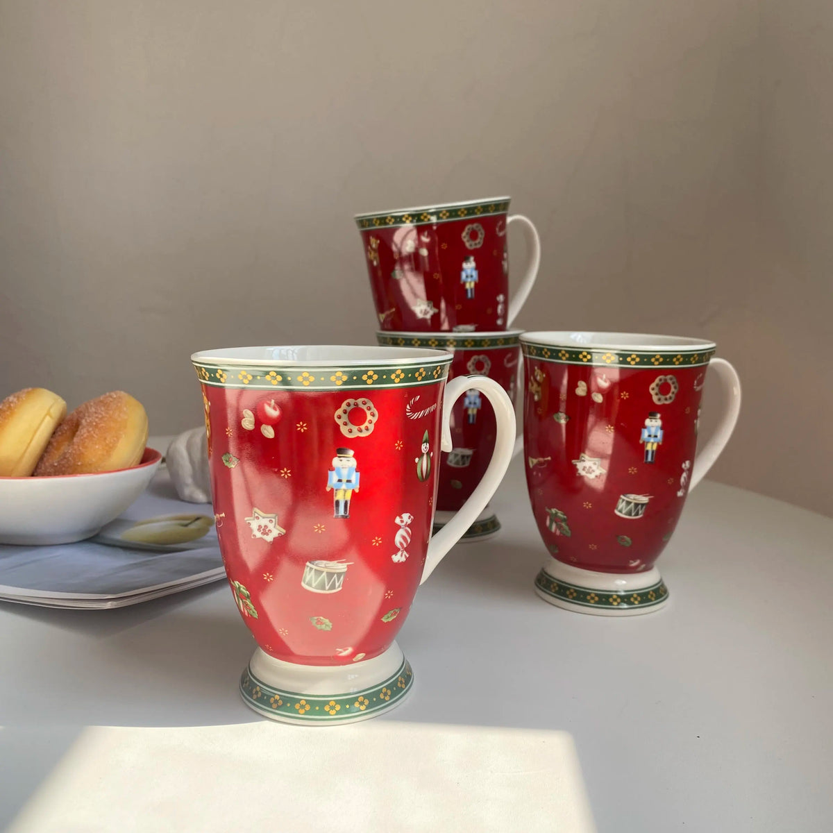Christmas theme ceramic tall water red gift pattern mug high value cup teacup Christmas atmosphere, very beautiful
