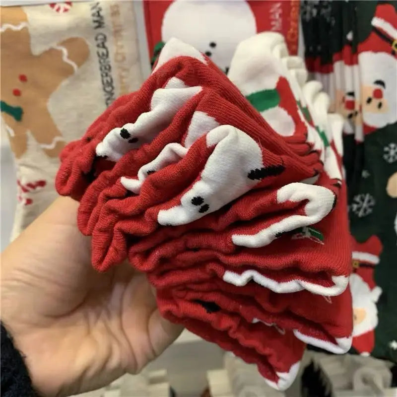 4 Pairs Men Women Christmas Printed Socks Cartoon Snowman Gingerbread Man Reindeer Santa Claus Suitable All Seasons Casual Socks