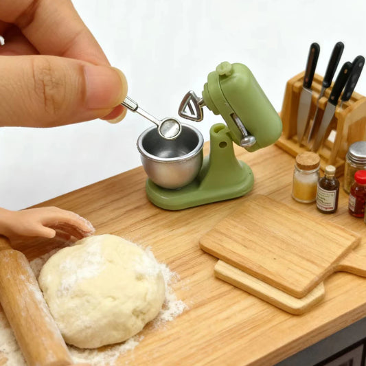 Miniature Kitchen Blender Set — Dollhouse Collectible