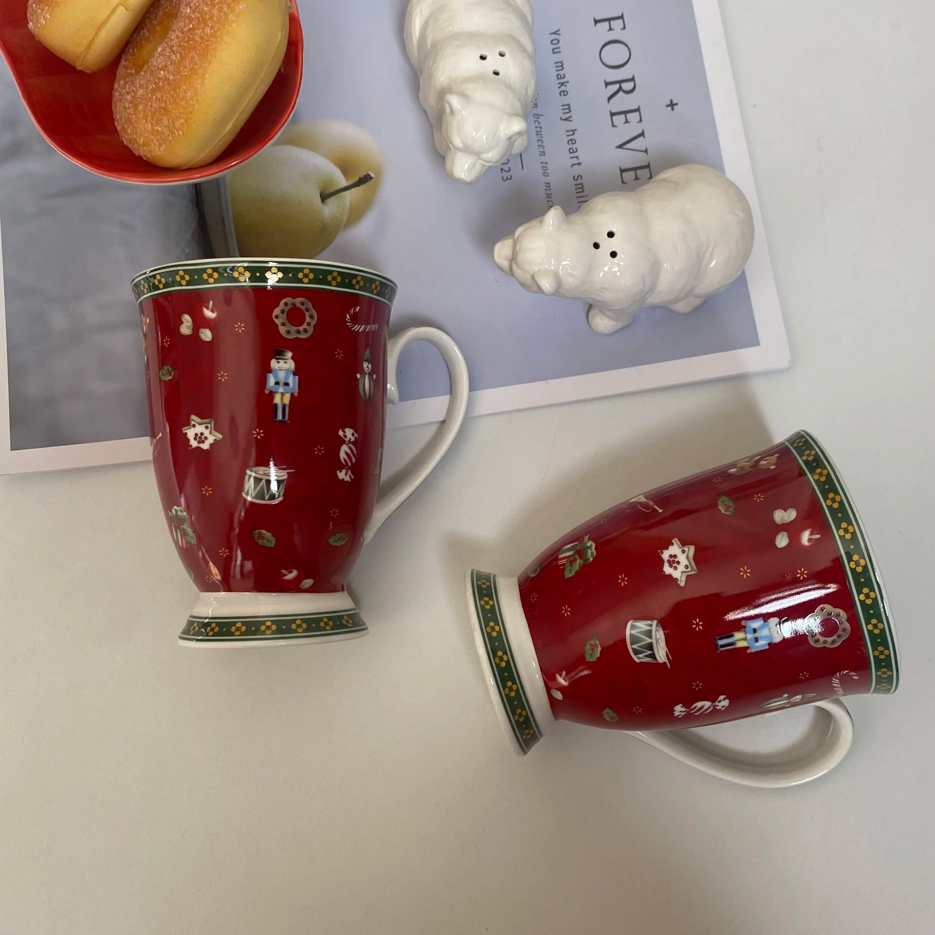 Christmas theme ceramic tall water red gift pattern mug high value cup teacup Christmas atmosphere, very beautiful