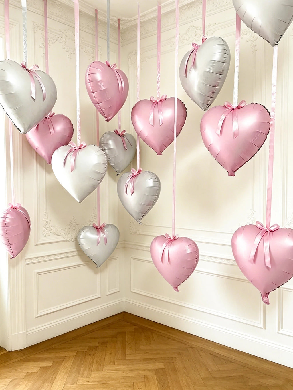 This 11-piece heart-shaped foil balloon set includes 18-inch pink and white heart-shaped balloons. Suitable for wedding parties
