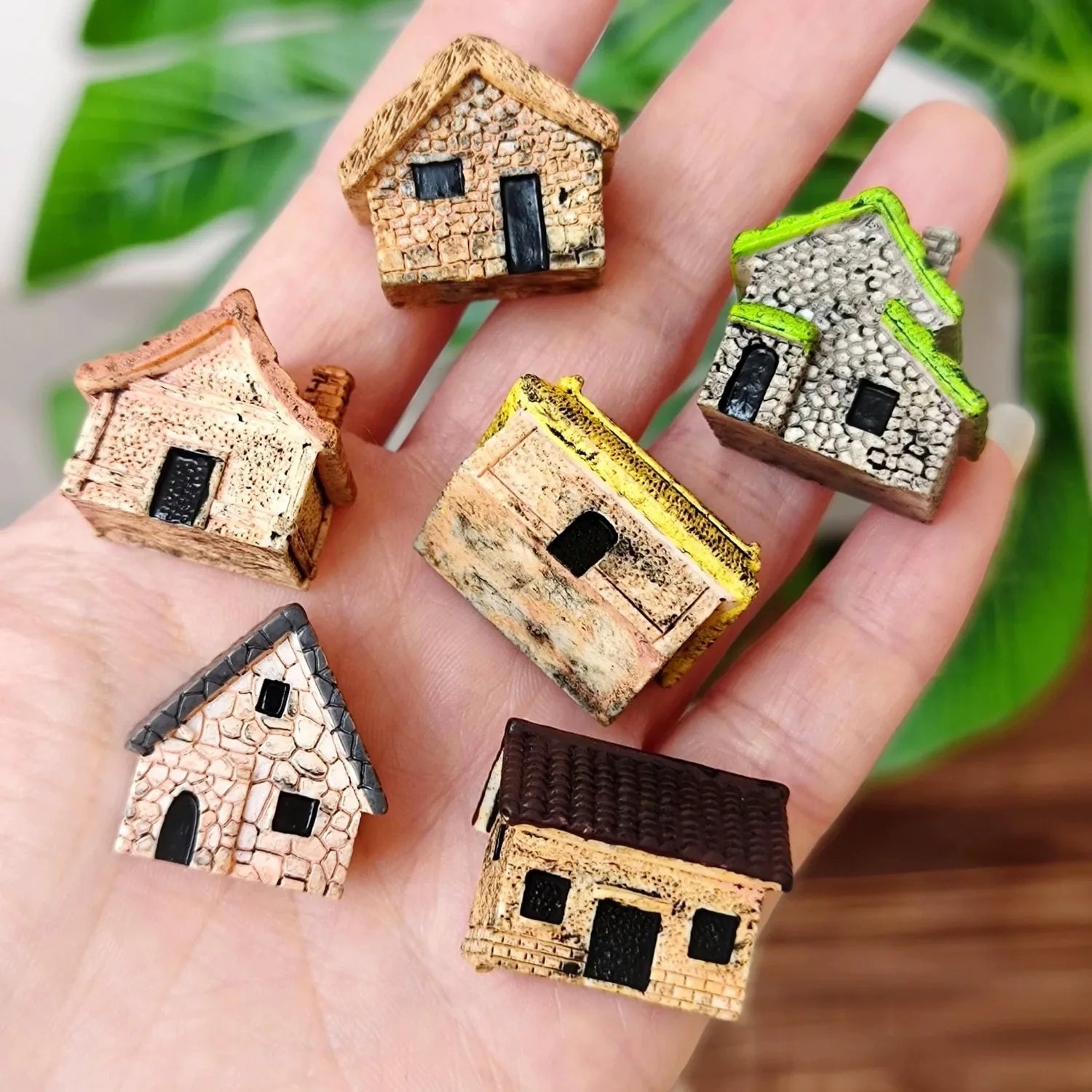 6Pcs Miniature Retro Village Thatched House Figurines, Mini Resin Cottage Ornaments for  Miniature Garden, Minihouse