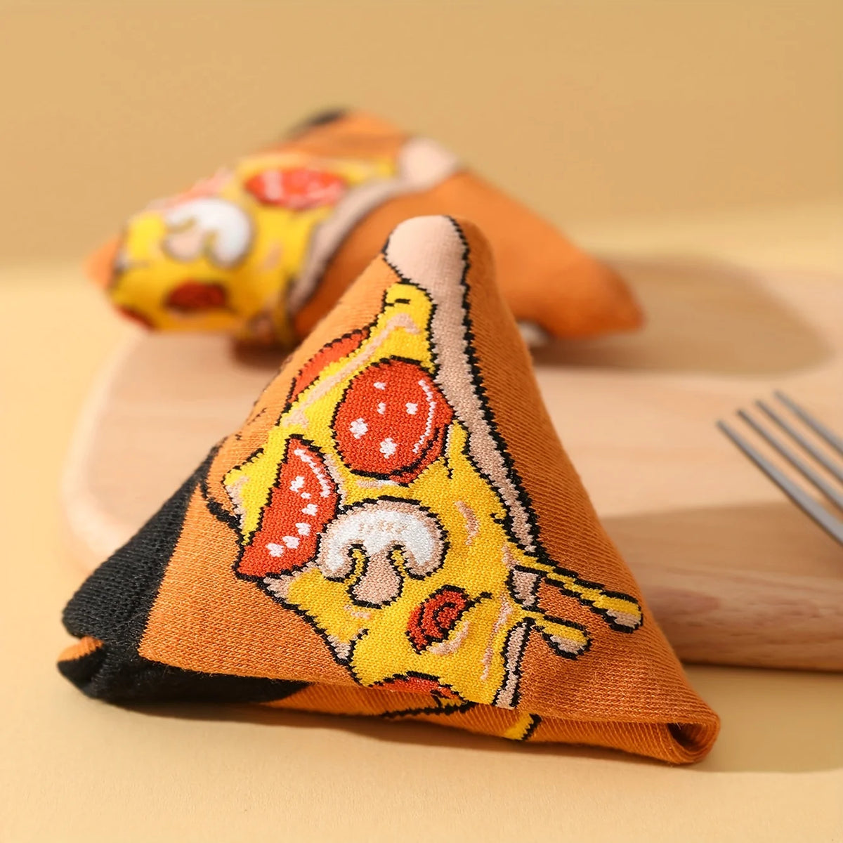 1 pair of stylish unique and interesting pizza pattern men's and women's Christmas gift socks suitable for all seasons