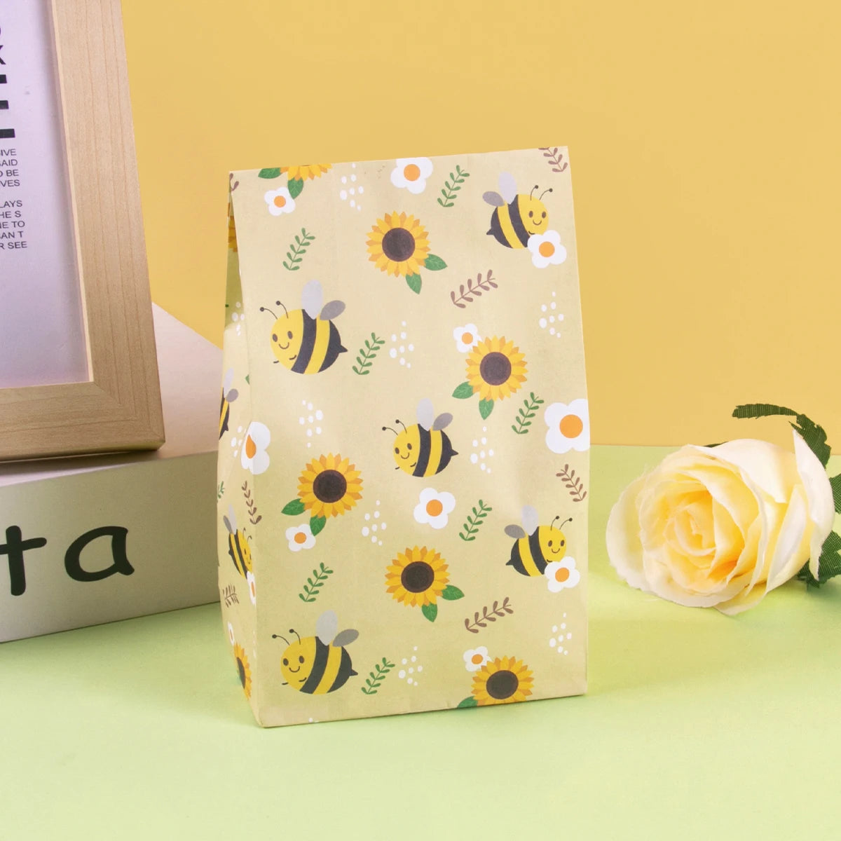 10/20pcs Yellow Bee Gift Bag Cute Bee Sunflower Print Paper Bags Birthday Party Packing Supplies Summer Party Candy Bag Kid Gift