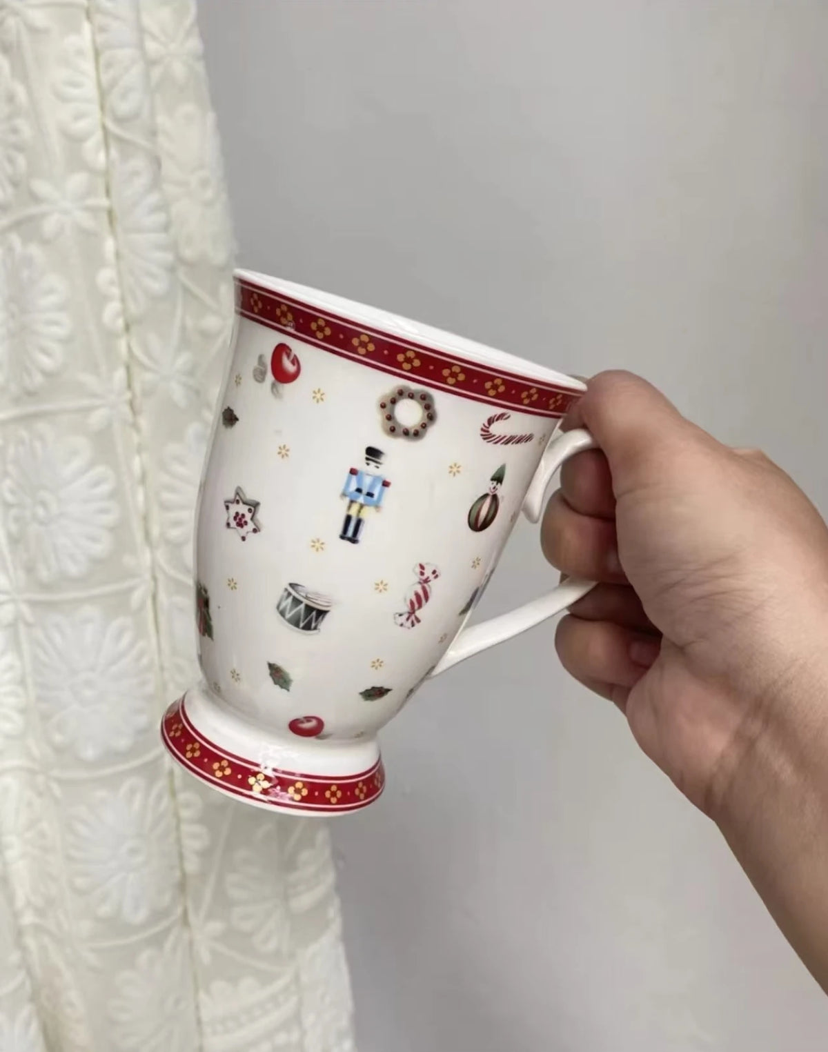 Christmas theme ceramic tall water red gift pattern mug high value cup teacup Christmas atmosphere, very beautiful
