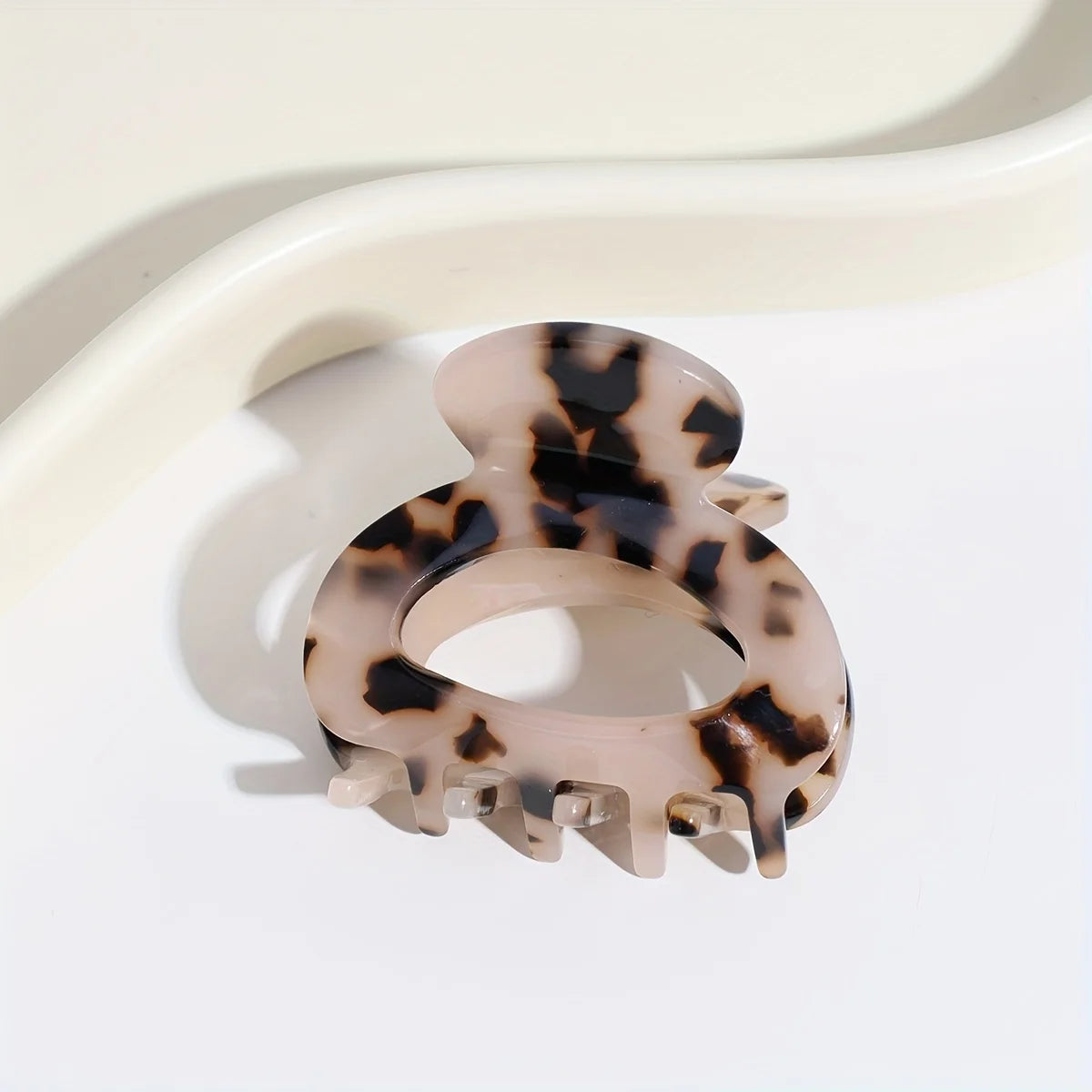 Elegant Sweet Small Oval Hair Claw Clip for Women Secure Grip Hair Accessories Ponytails Cute Hair Clips Sophisticated Style
