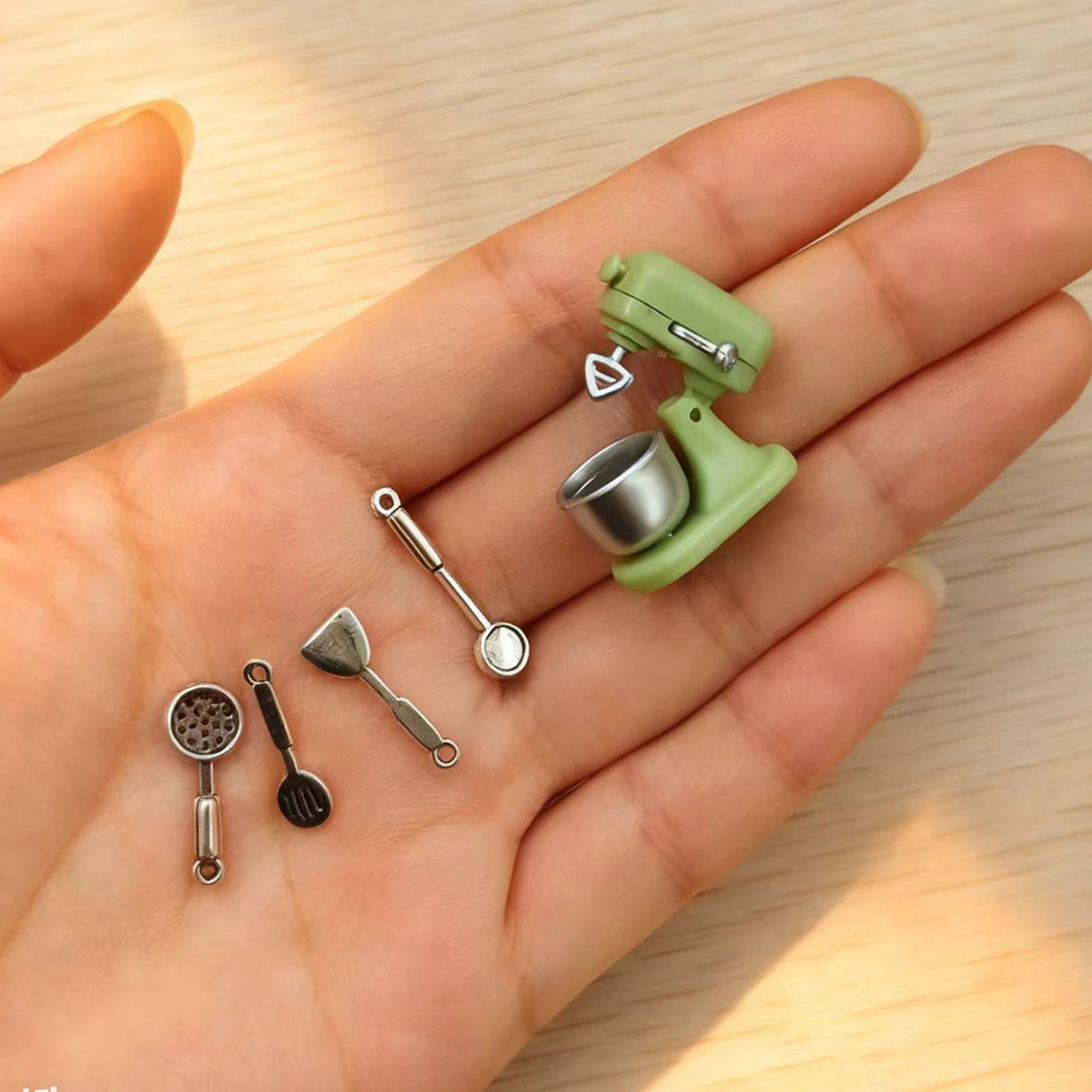 1 Set of Christmas Decoration Miniature Kitchen Scene Blender Set, Collectible for Miniature Enthusiasts Photography Props